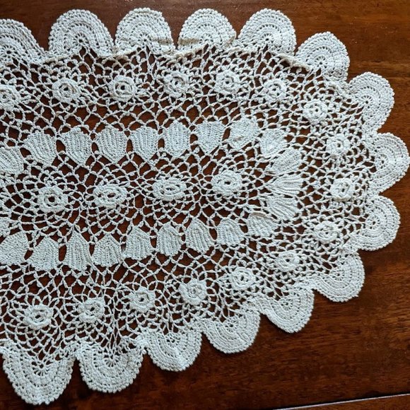 REDUCED Vintage Coffee-Coloured Oval Doilies c 1950s - Picture 3 of 6